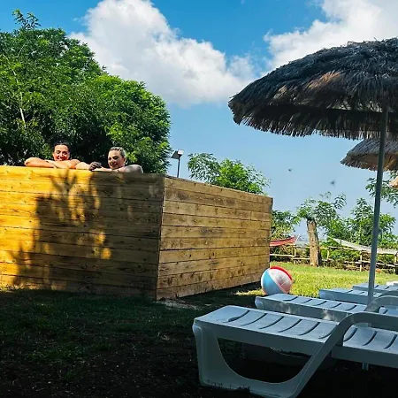 ベッド・アンド・ブレックファスト Curatola Comerconi